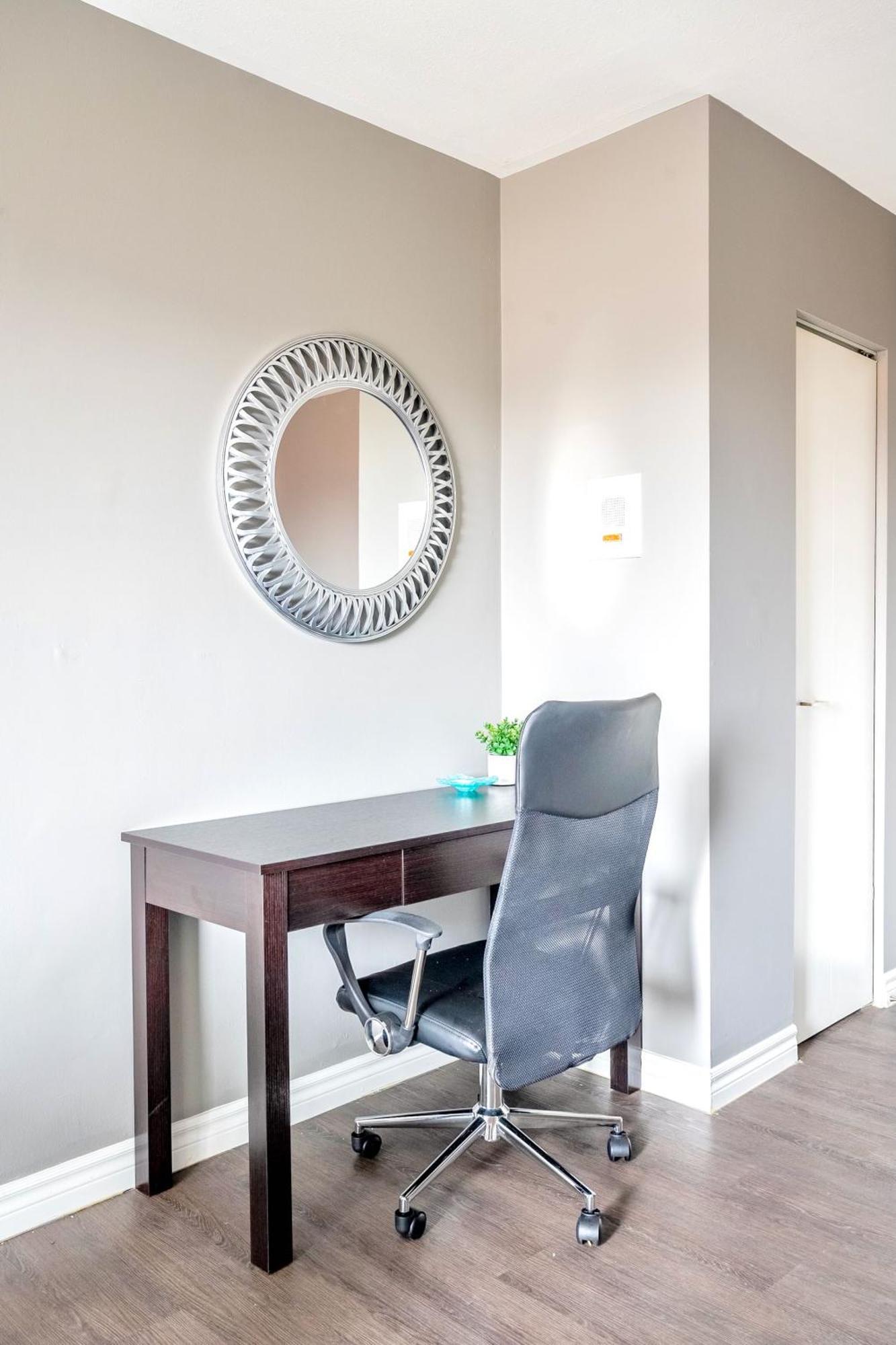 Newly Renovated 2Br Unit In Glenview West Lägenhet Hamilton Exteriör bild